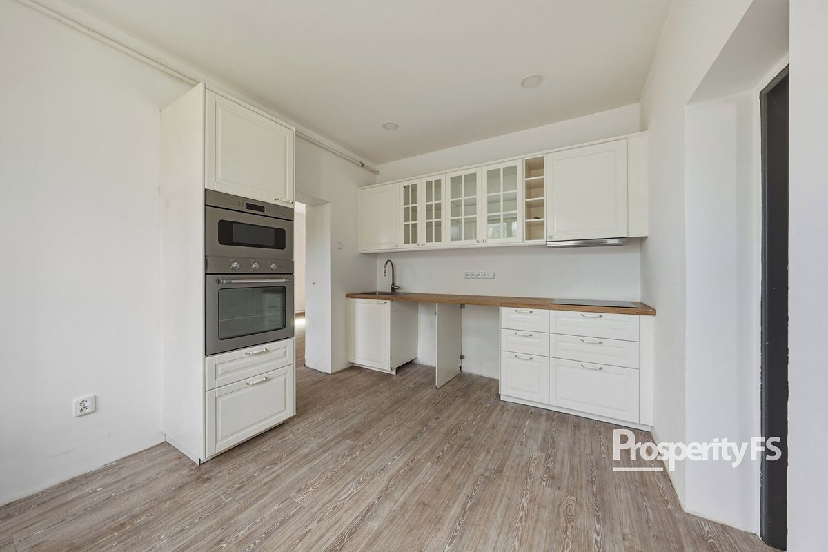 Prodej rodinného domu 199 m², pozemek 1065 m²